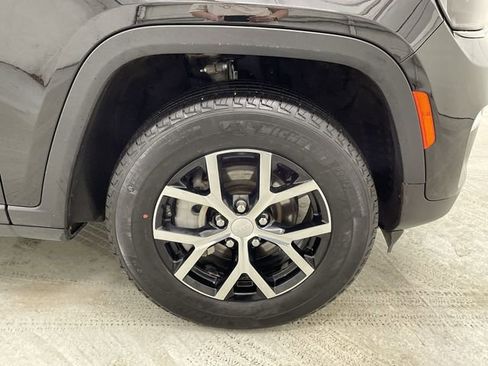 Used 2023 Jeep Grand Cherokee Limited image 14