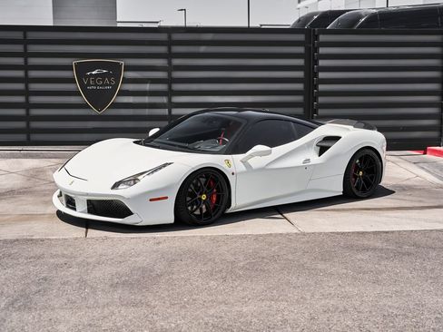 Used 2018 Ferrari 488 GTB RWD image 5