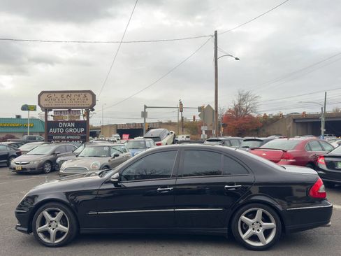 Used 2009 Mercedes-Benz E 350 4MATIC Sedan image 3
