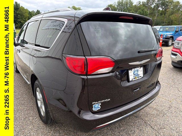 Used 2017 Chrysler Pacifica Touring-L Plus FWD image 10