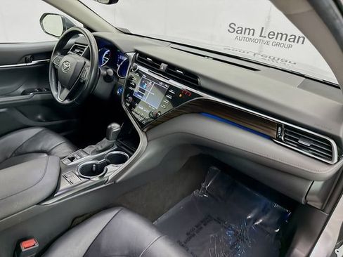 Used 2020 Toyota Camry XLE image 28