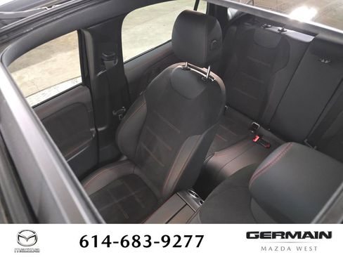 Used 2025 Mercedes-Benz GLA 250 4MATIC image 21
