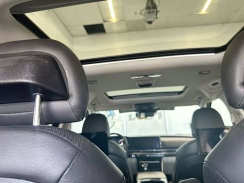Certified 2024 Kia Carnival SX Prestige FWD image 18