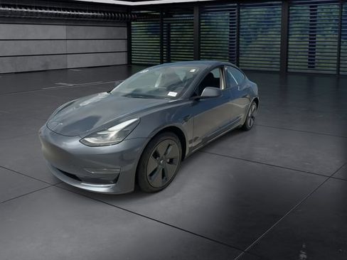 Used 2023 Tesla Model 3 Standard Range RWD image 4