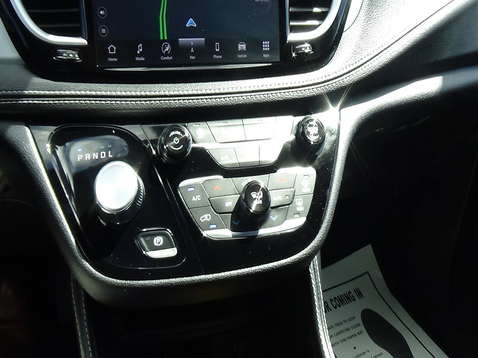 Used 2026 Chrysler Pacifica Limited FWD image 31