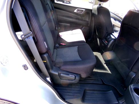 Used 2019 Nissan Pathfinder SV image 22