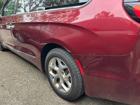Used 2018 Chrysler Pacifica Limited FWD image 6