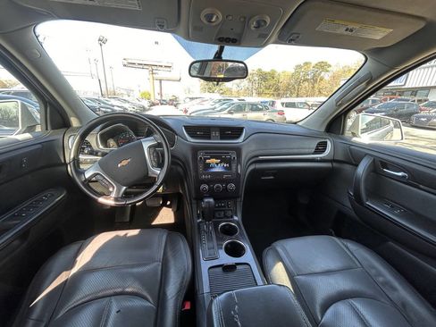 Used 2015 Chevrolet Traverse LT w/ Style and Technology Package FWD image 14