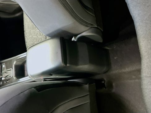Used 2025 Nissan Kicks SV AWD/4WD image 27
