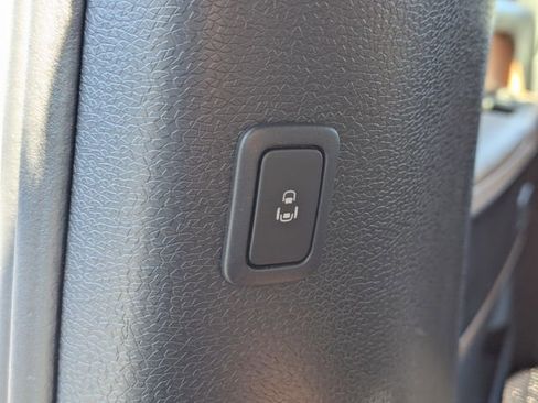 New 2025 Volkswagen ID. Buzz Pro S image 21