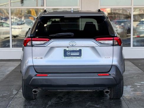 Used 2019 Toyota RAV4 XLE w/ Carpet Mat Package image 11