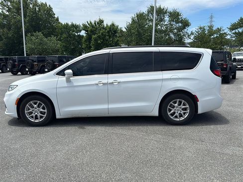 Used 2022 Chrysler Pacifica Touring-L FWD image 7