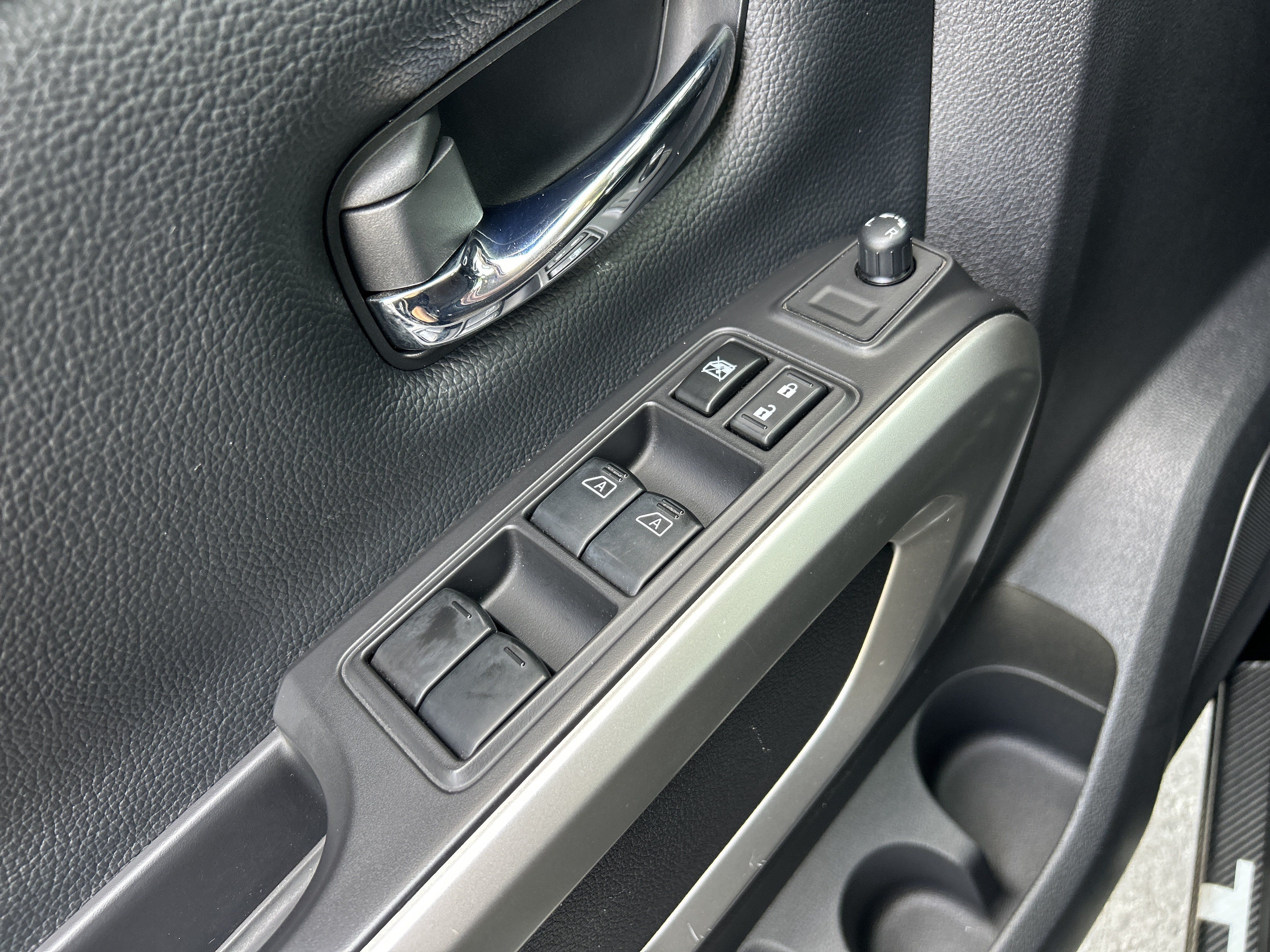 Used 2021 Nissan Titan SV w/ SV Convenience Package RWD image 23