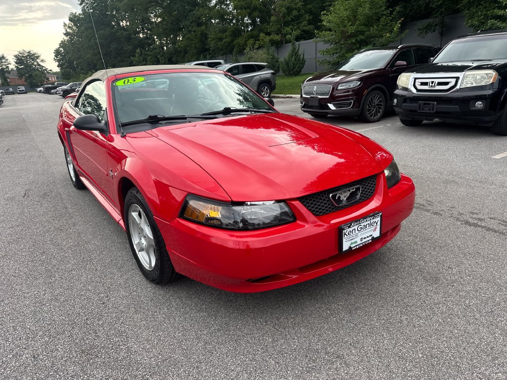 Used 2003 Ford Mustang Convertible RWD image 4