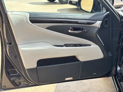 Used 2016 Lexus LS 460 AWD w/ Comfort Package image 11