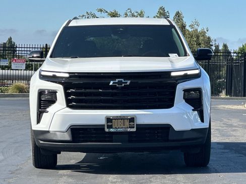 Used 2026 Chevrolet Traverse LT w/ Midnight/Sport Edition FWD image 9
