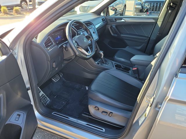 Certified 2022 Volkswagen Tiguan SE R-Line FWD image 18