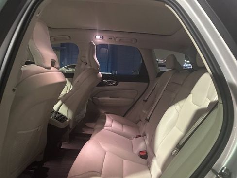 Used 2021 Volvo XC60 T5 Inscription w/ Advanced Package image 7