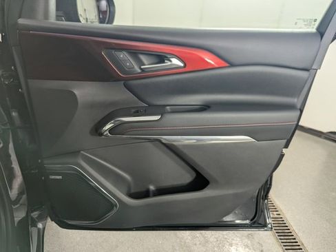 Used 2025 Chevrolet Traverse RS w/ LPO, Floor Liner Package AWD/4WD image 29