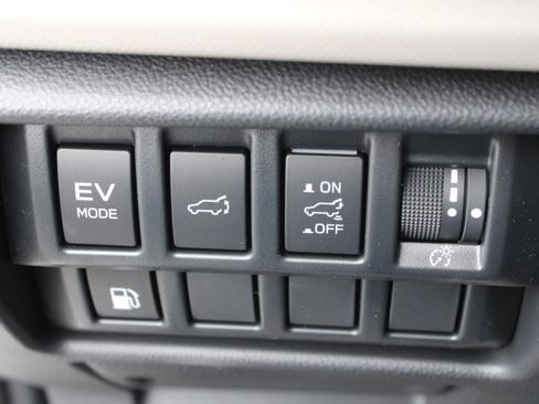 Used 2025 Subaru Forester Premium AWD/4WD image 25