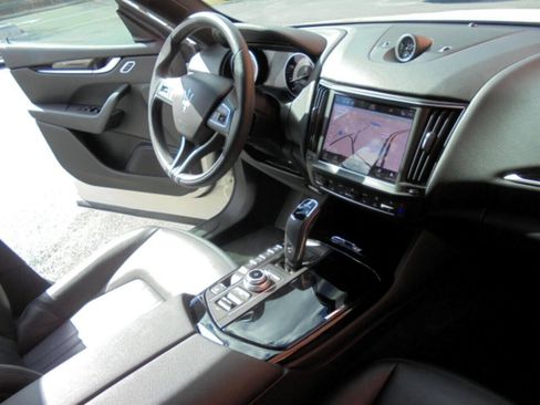 Used 2021 Maserati Levante AWD/4WD image 15