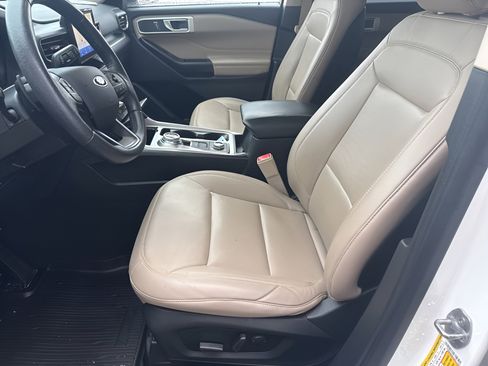 Used 2020 Ford Explorer XLT w/ Equipment Group 202A image 38