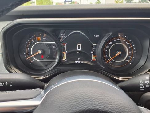 Used 2025 Jeep Wrangler Unlimited Sahara AWD/4WD image 31