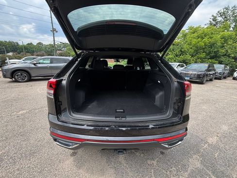 Used 2025 Volkswagen Atlas Cross Sport SE FWD image 31