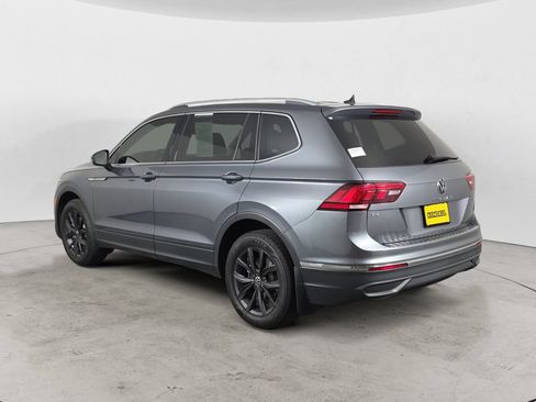 Used 2024 Volkswagen Tiguan SE w/ Panoramic Sunroof Package AWD/4WD image 7