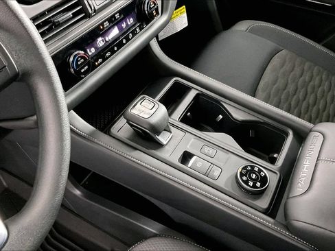 Certified 2025 Nissan Pathfinder S AWD/4WD image 17