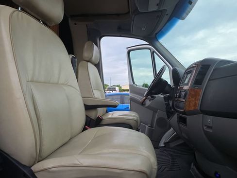 Used 2016 Mercedes-Benz Sprinter 3500 image 11