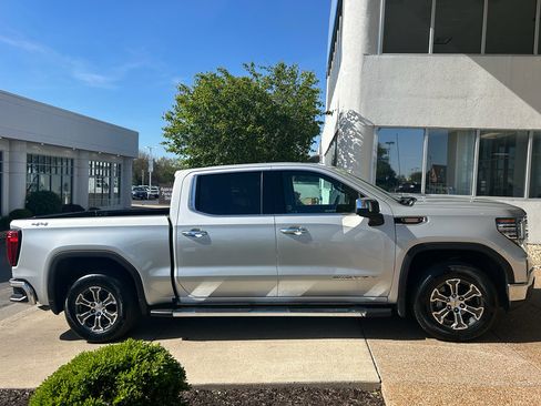 Used 2022 GMC Sierra 1500 SLT w/ SLT Convenience Package AWD/4WD image 4
