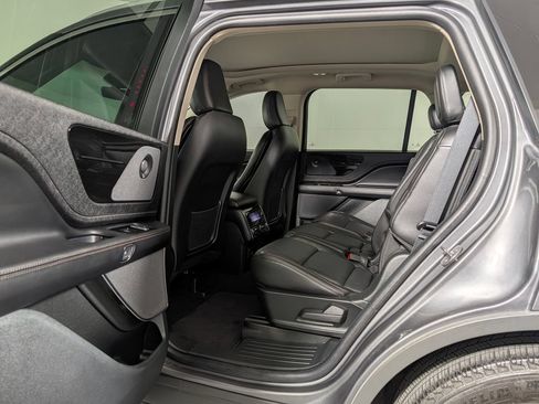 Used 2024 Lincoln Aviator Reserve w/ Elements Package Plus RWD image 12