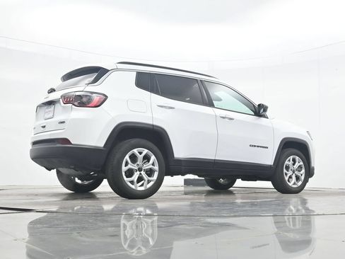 Used 2025 Jeep Compass Latitude AWD/4WD image 33