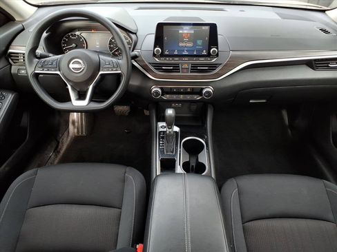 Used 2024 Nissan Altima 2.5 SV image 16