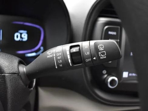 Used 2023 Kia Soul LX w/ LX Technology Package FWD image 25