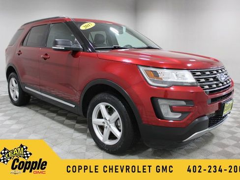 Used 2017 Ford Explorer XLT w/ Equipment Group 202A AWD/4WD image 1