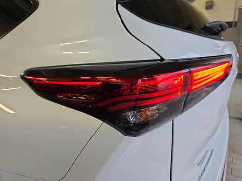 Used 2022 Toyota Highlander XSE image 37