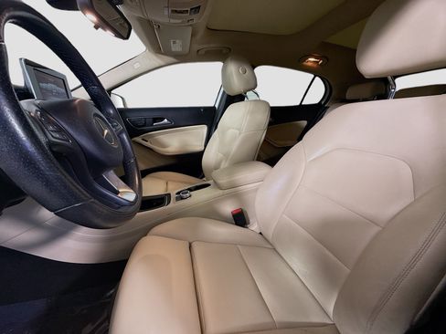 Used 2017 Mercedes-Benz GLA 250 4MATIC w/ Premium Package image 21