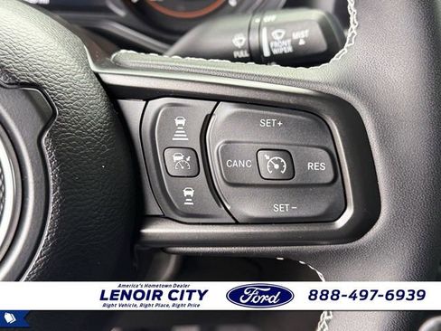 Used 2025 Jeep Gladiator Sport w/ Premium Package image 21