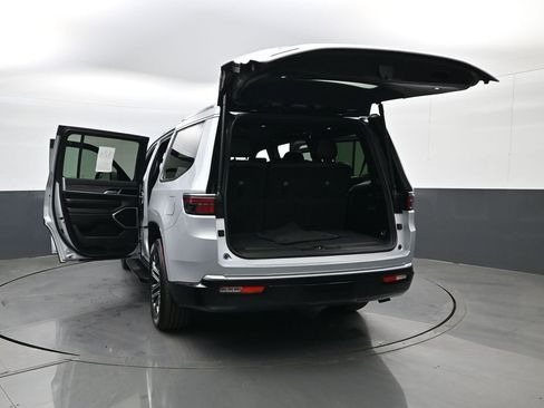 Used 2022 Jeep Wagoneer Series III image 33