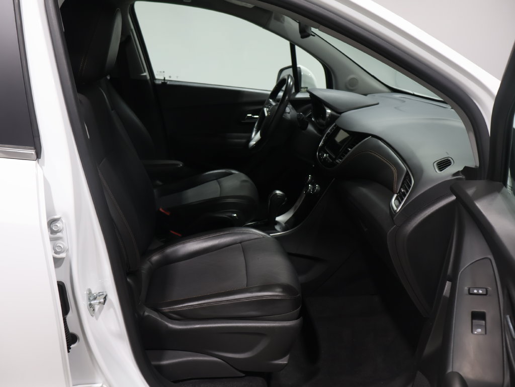 Used 2019 Chevrolet Trax LT w/ LT Convenience Package AWD/4WD image 23