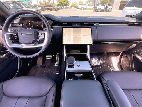 Used 2025 Land Rover Range Rover SE AWD/4WD image 15