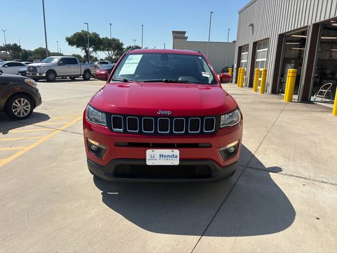 Used 2021 Jeep Compass Latitude AWD/4WD image 3