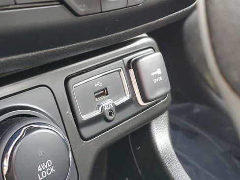 Used 2022 Jeep Renegade Altitude w/ Sun/Sound Group AWD/4WD image 22