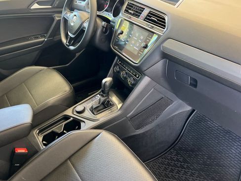 Used 2020 Volkswagen Tiguan SE AWD/4WD image 18