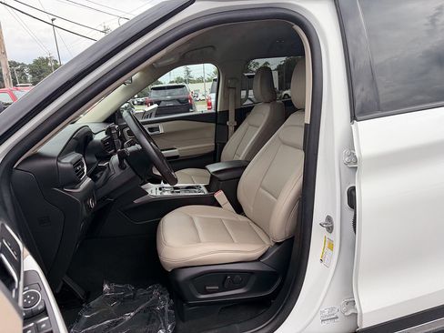 Certified 2023 Ford Explorer XLT w/ Equipment Group 202A AWD/4WD image 13