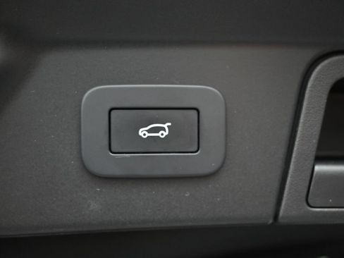 Used 2025 Land Rover Range Rover Velar S AWD/4WD image 14