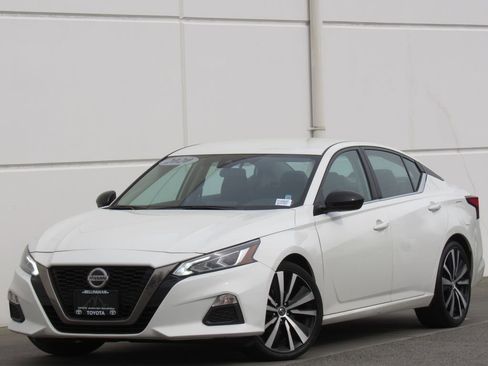 Used 2020 Nissan Altima 2.5 SR image 1
