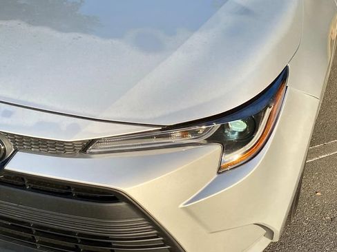 Used 2023 Toyota Corolla LE w/ LE Convenience Package FWD image 5